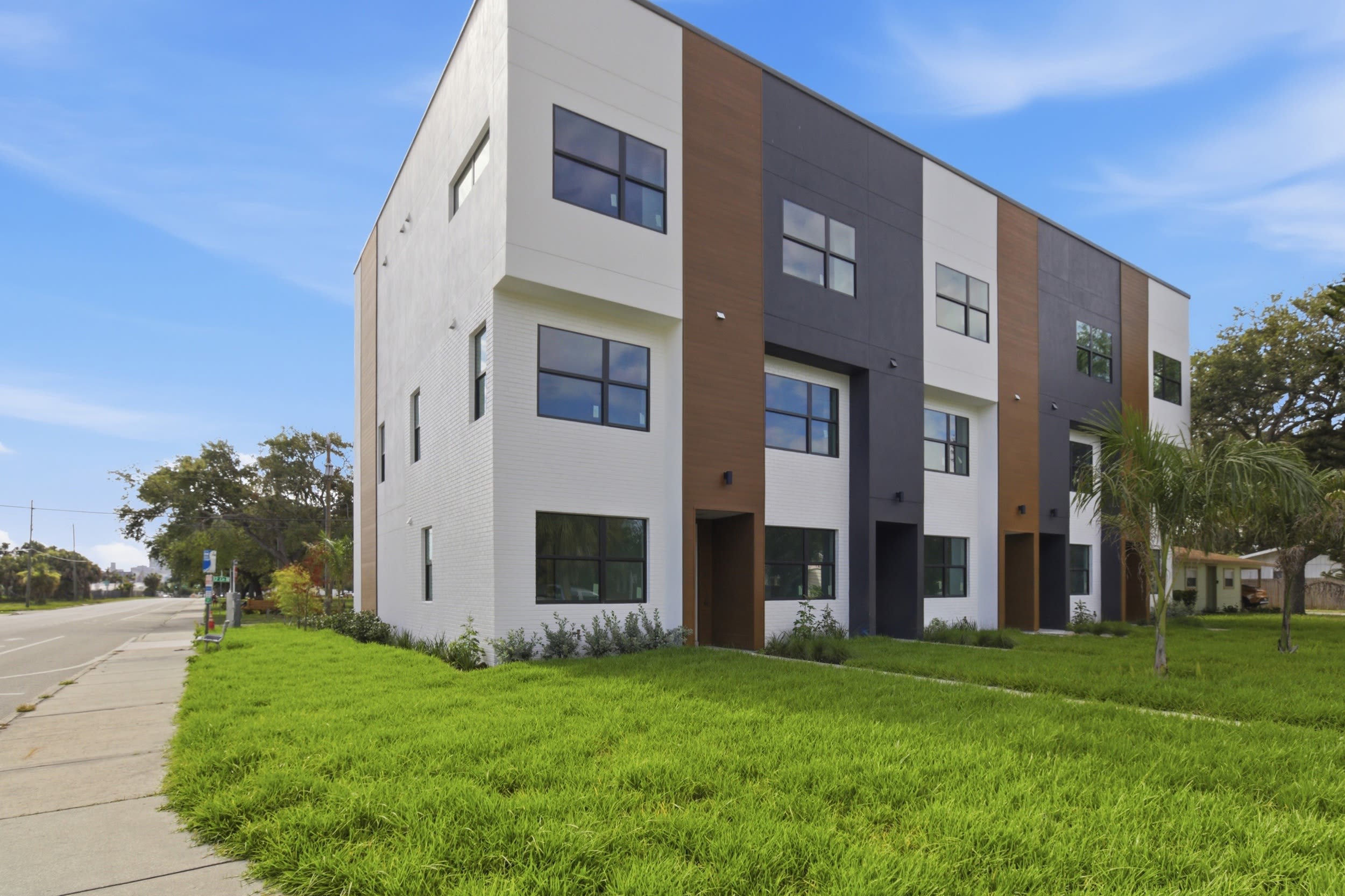 375 13Th St N – photo 3