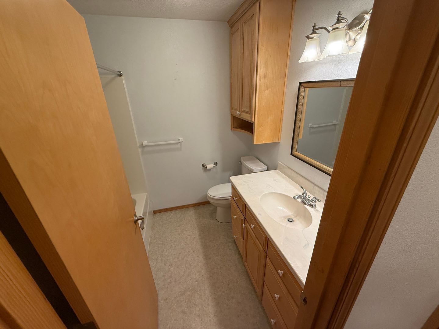 Huge Bedrooms 3 Bed 2 Bath – photo 3