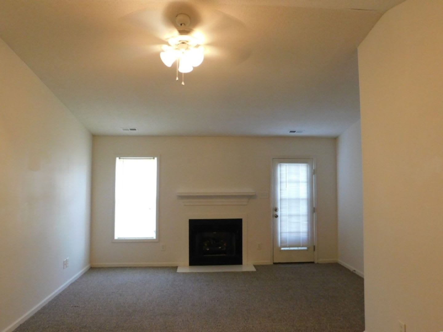 Charming 2-Bedroom, 2-Bath Duplex with Garage – photo 4