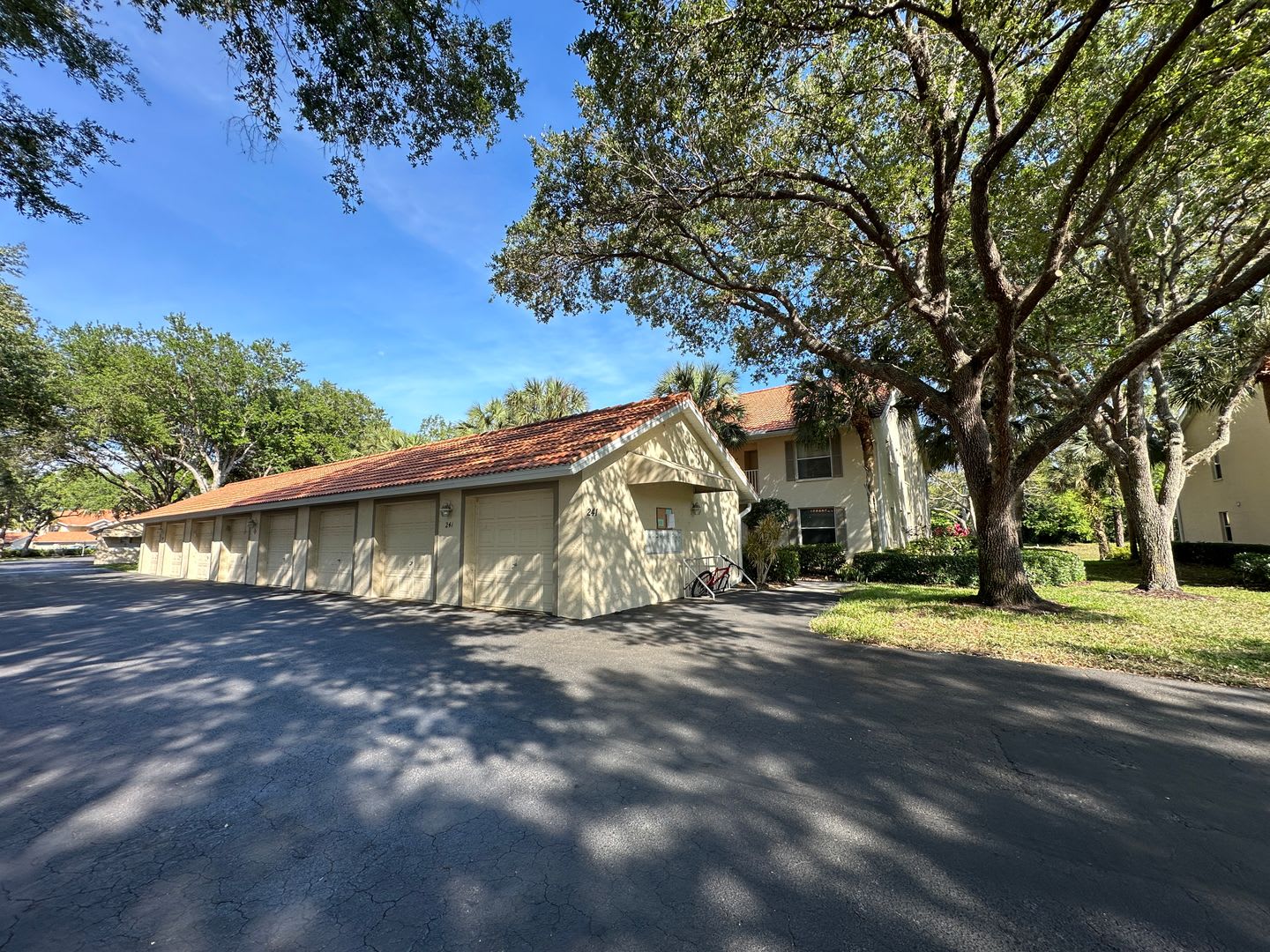 241 Robin Hood Cir #204 – photo 2