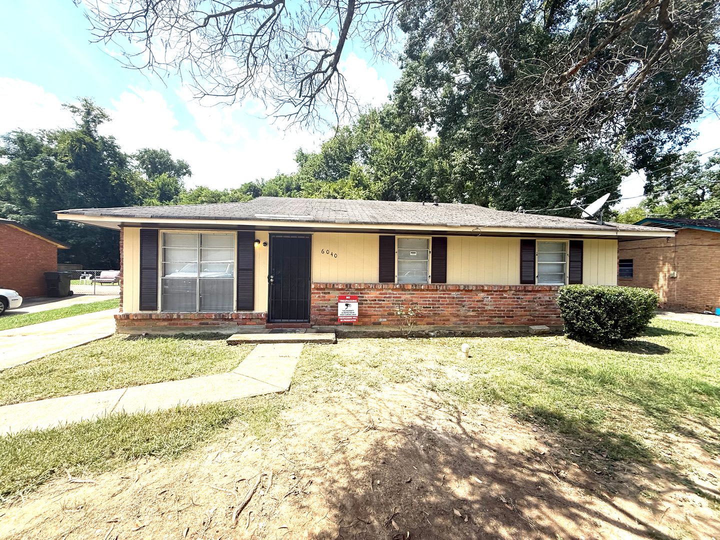** 3 bed 1.5 bath located in Regency park ** to schedule a self-tour – photo 1