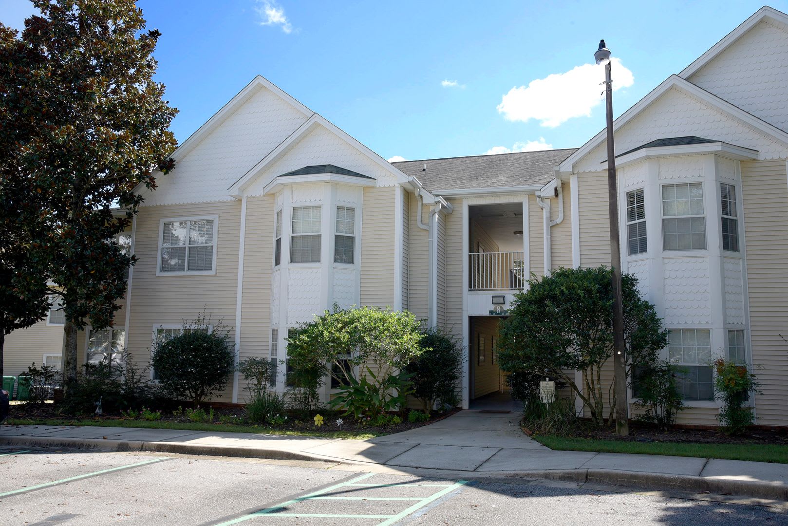 Second Floor Unit at The Oaks! – photo 1