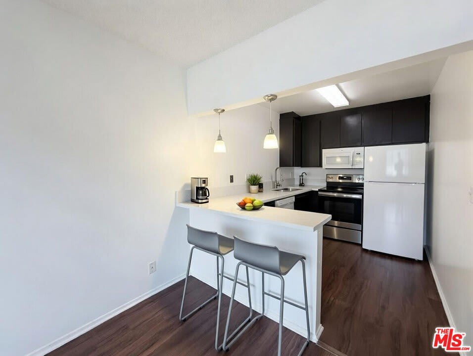 1137 W 36th Pl – photo 2