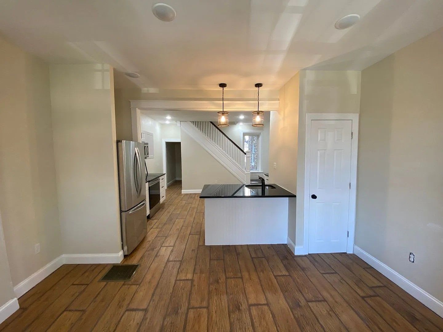 Stylish 3-Bedroom 2.5 Bath Available in Lancaster City – photo 2