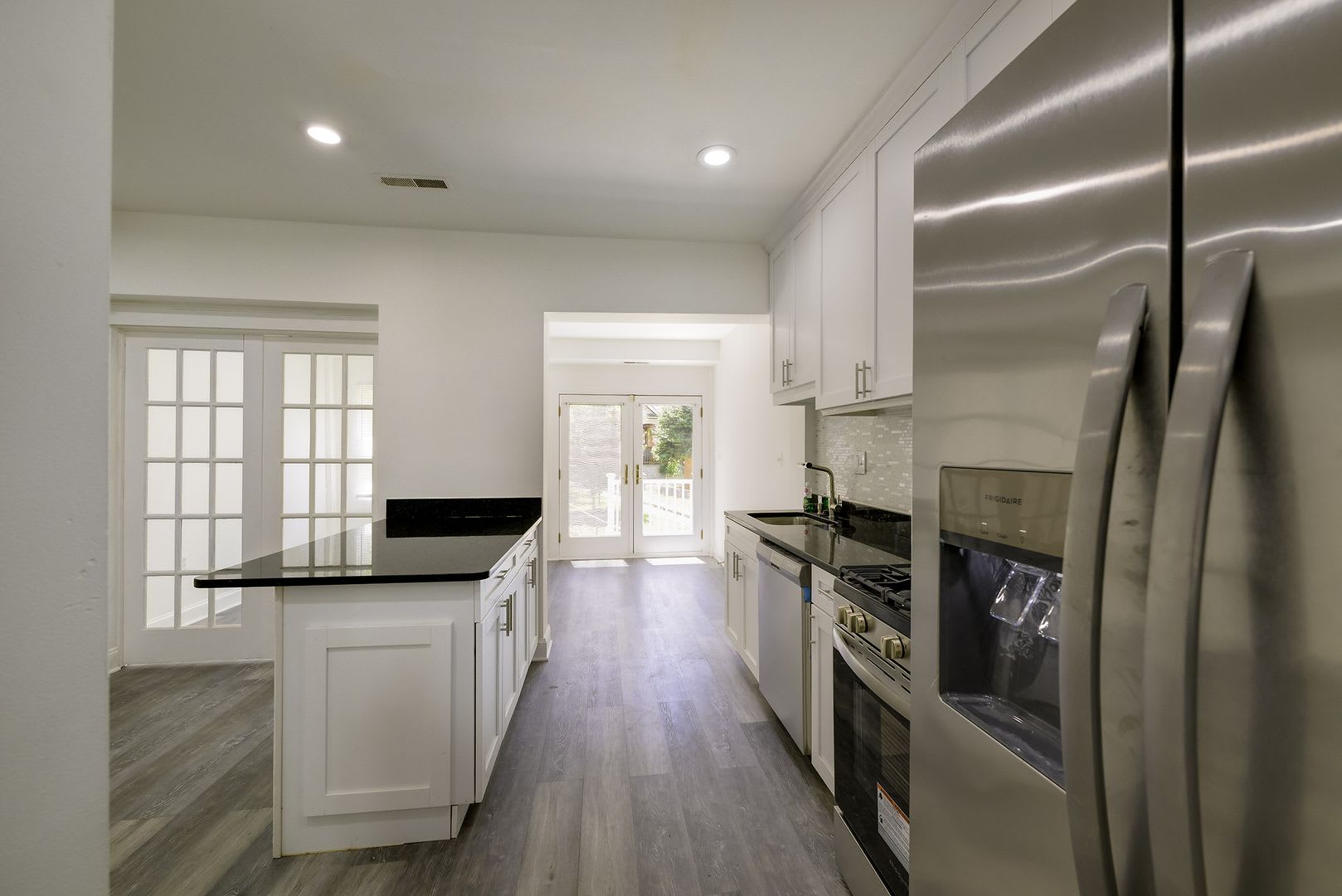Charming & Renovated Petworth Rowhouse with Parking – photo 2