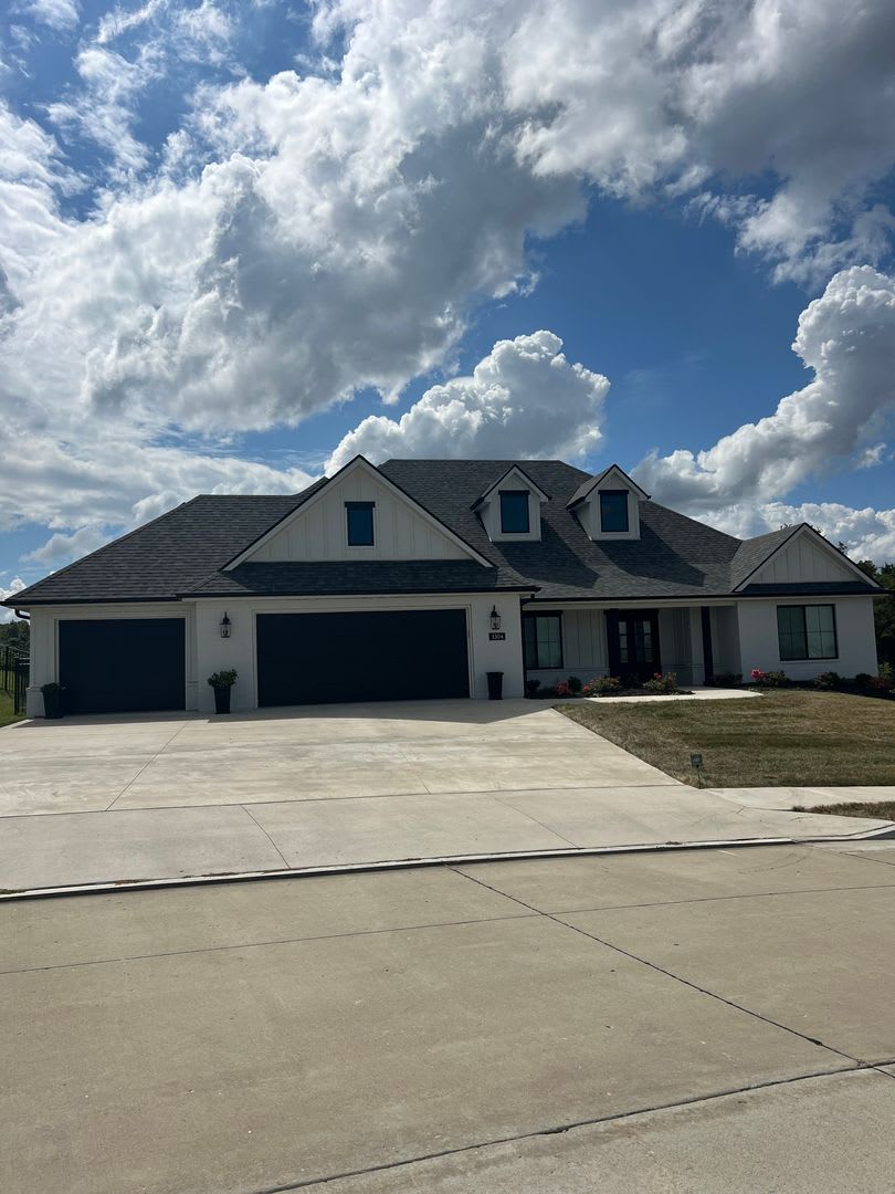 4 bedroom, 2.5 bathroom, 3 car garage rental in The Gates – photo 1