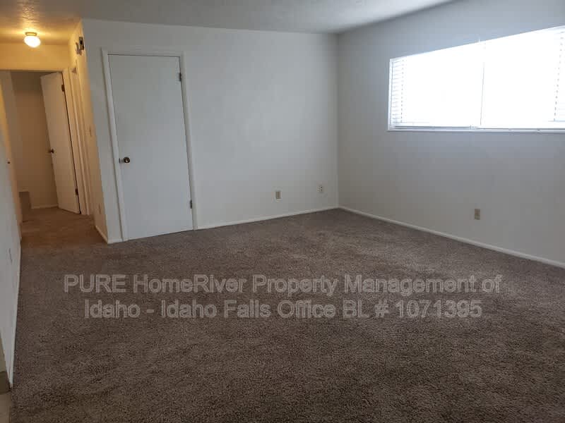640 Hansen Ave – photo 4
