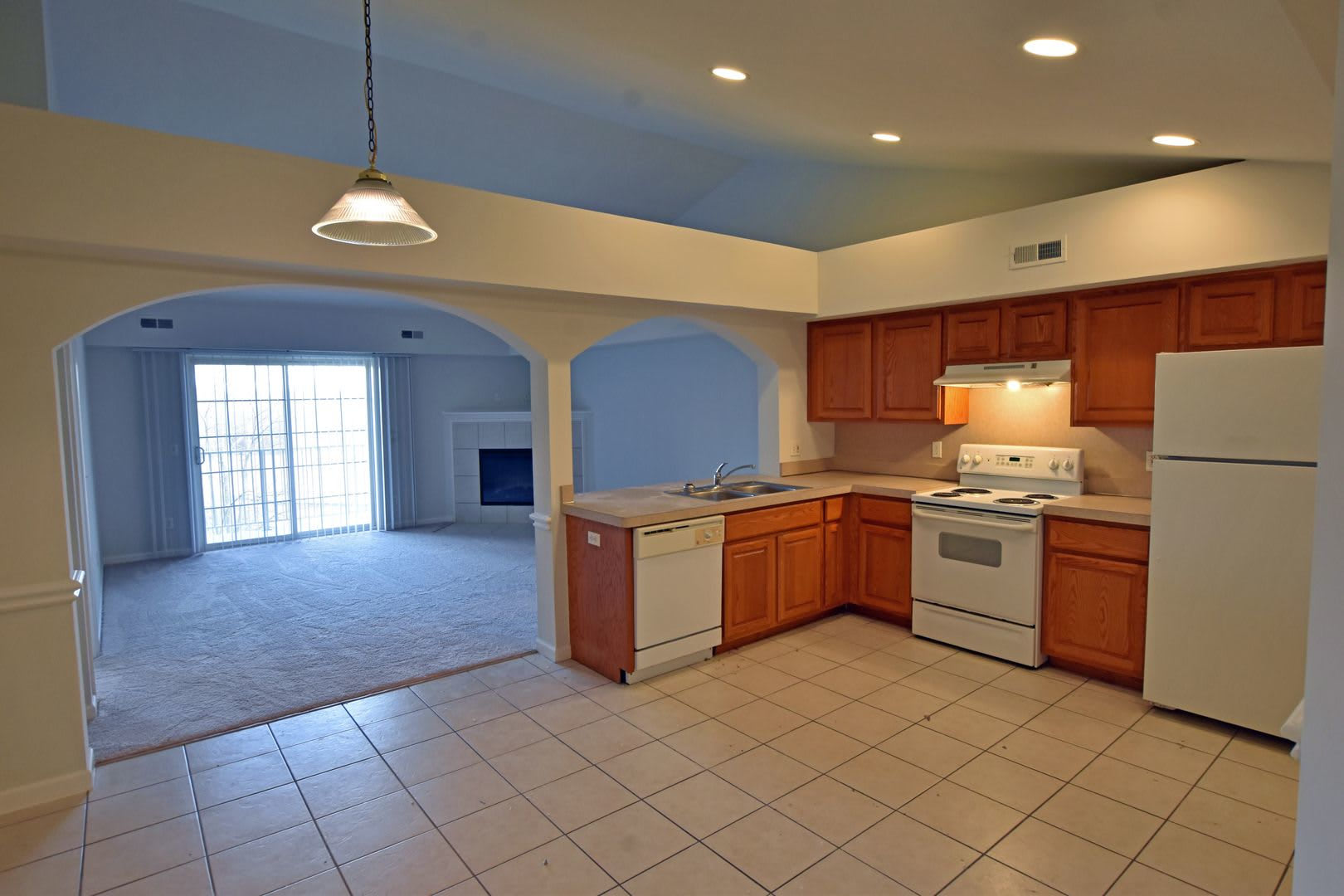 2-Bedroom, 2-Bath with Att. Garage in Shelby Township – photo 3