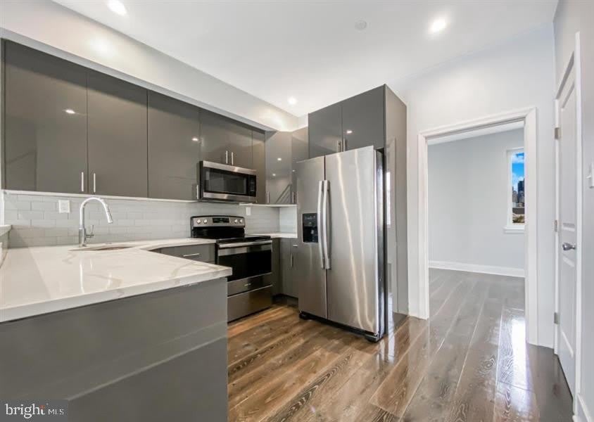 2211 MOORE Street – photo 5