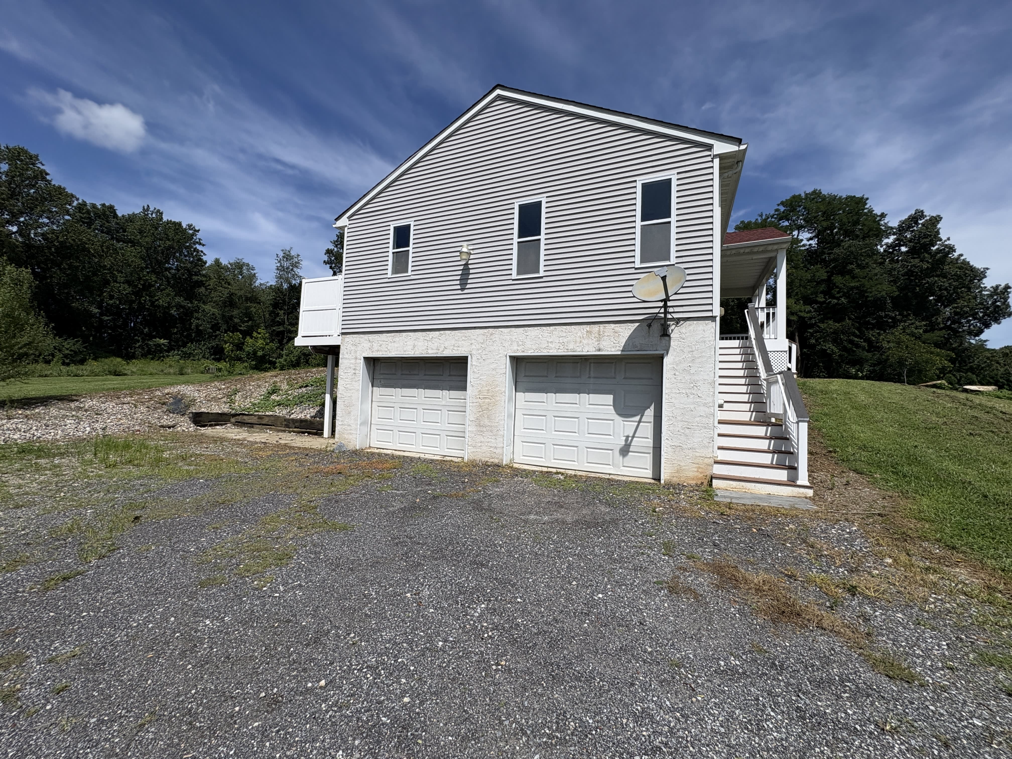 138 Lilly Rd – photo 3