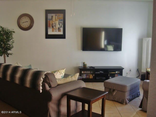 8800 N 107Th Avenue – photo 3