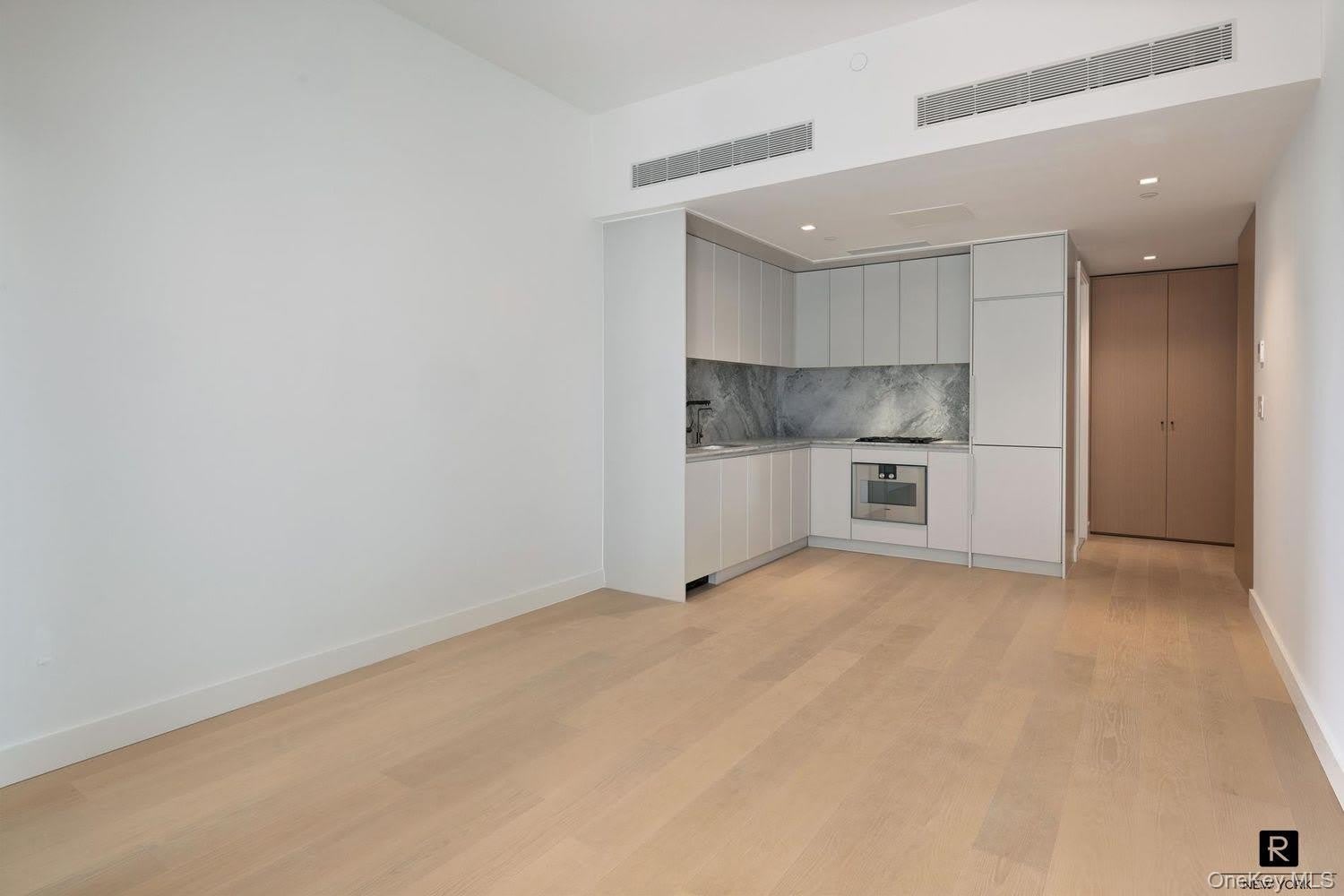250 E 25th Street – photo 5