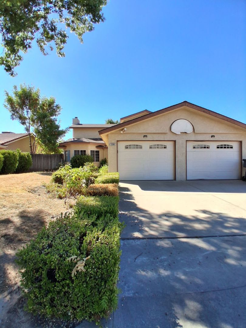 3 Bedroom 2 Bath Home Located in NW Fresno (Fig Garden Loop Area)! – photo 2
