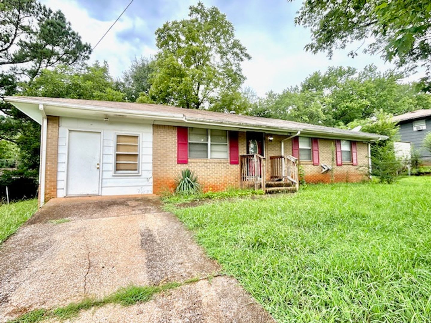 Charming & Updated Single-Family Home in Huntsville! – photo 2