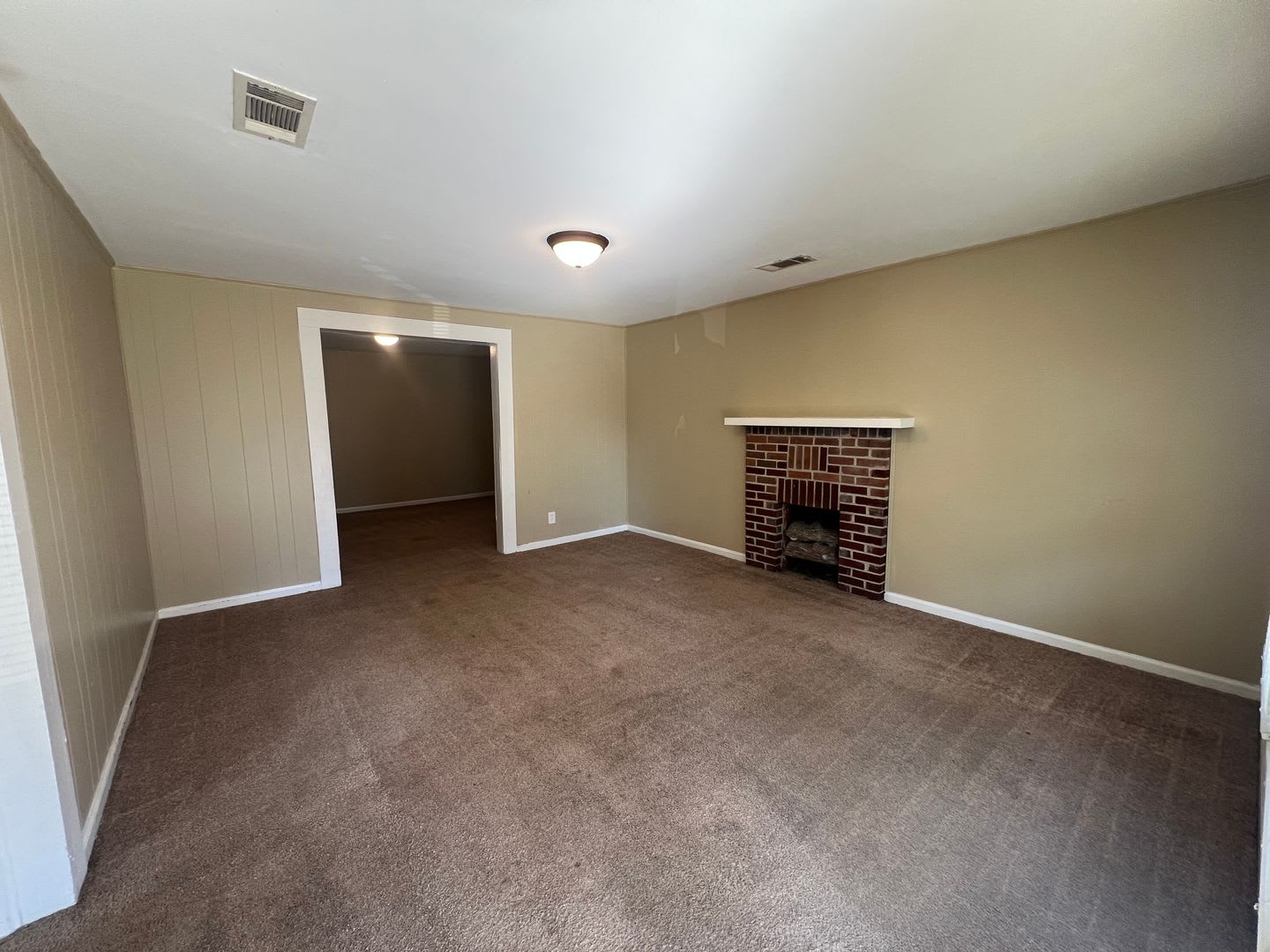 2 Bedroom 1 Bathroom Home in the West End – photo 2