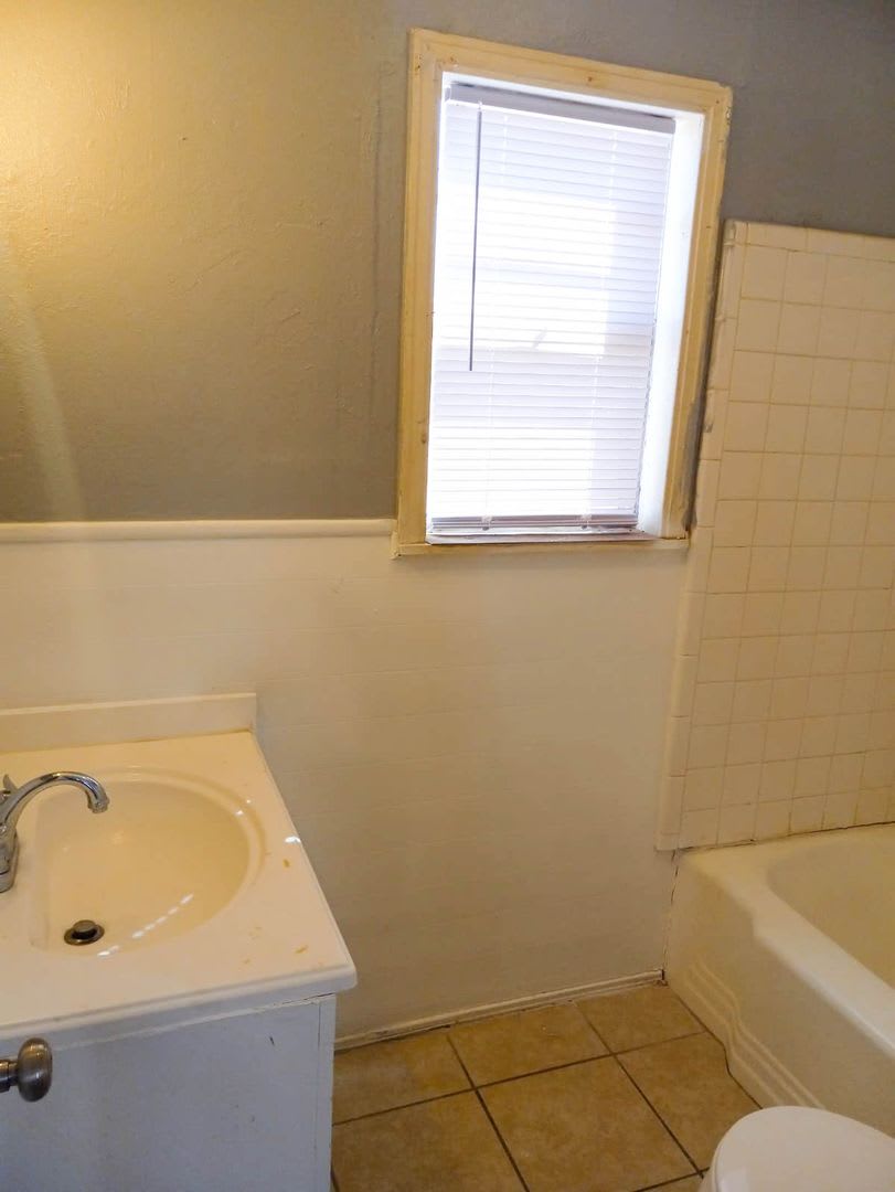 Handyman Special 0 First Month S Rent You Fix You Save Big Ext 2 – photo 4