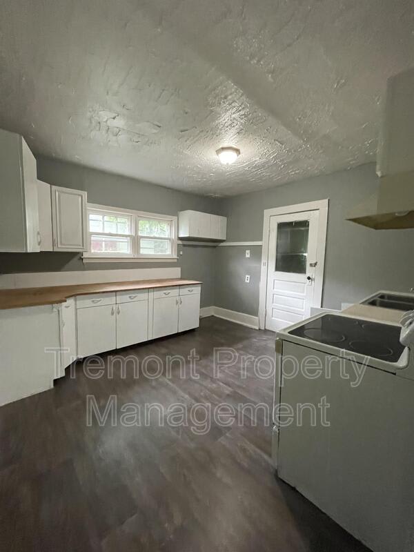 2702 Woodside Street – photo 3