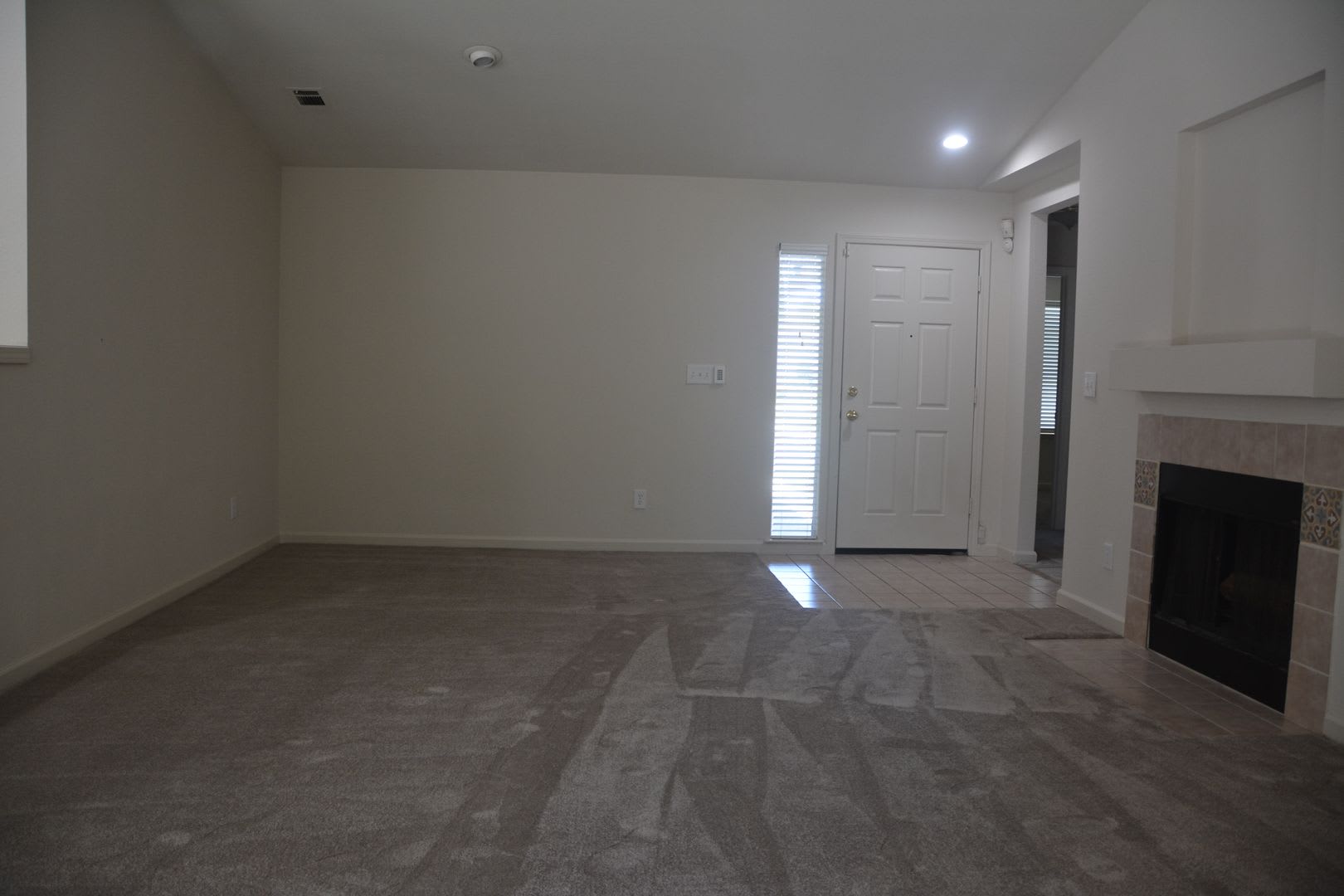 Sharp and clean Dallas Ranch area 4 bedroom, 2 bath home with 1,533 sq. ft – photo 3