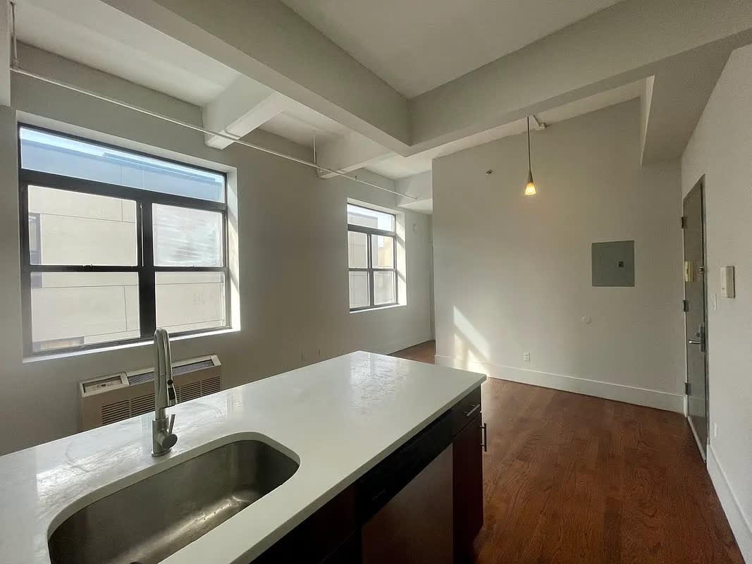715 Clinton St – photo 4