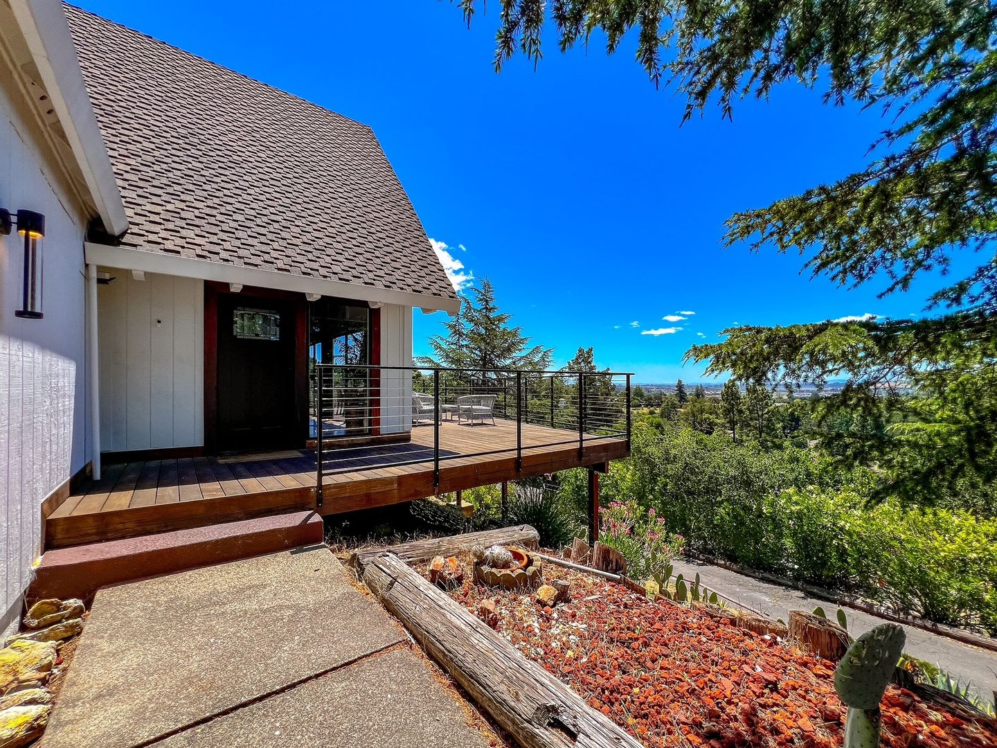 Stunning Alta Heights Hillside Home with Panoramic Views & Expansive Deck – photo 4