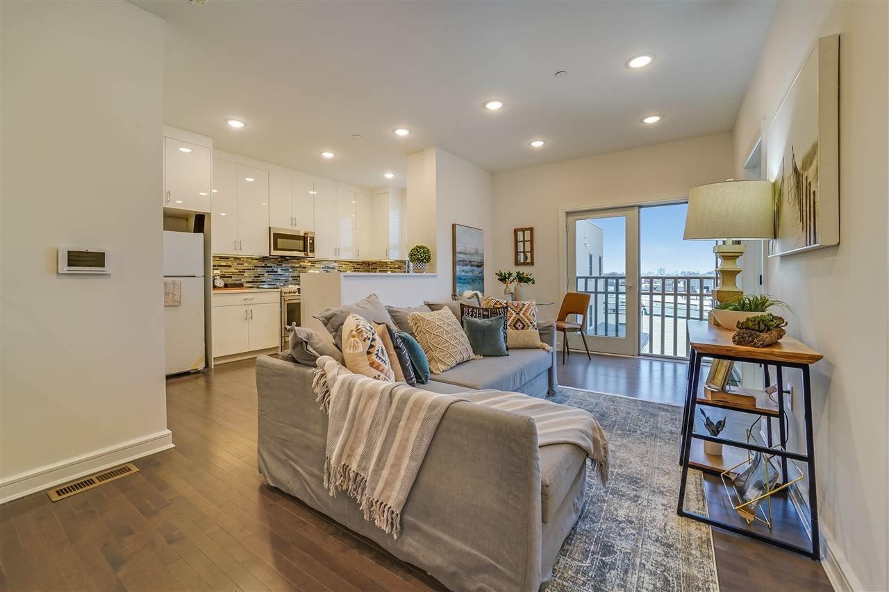 974 SUMMIT AVE – photo 2