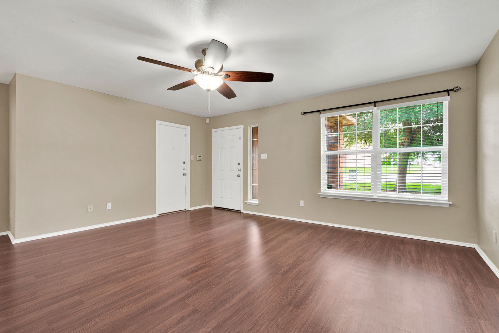 Comfortable Northwest San Antonio Home Available for ASAP Move In! – photo 2
