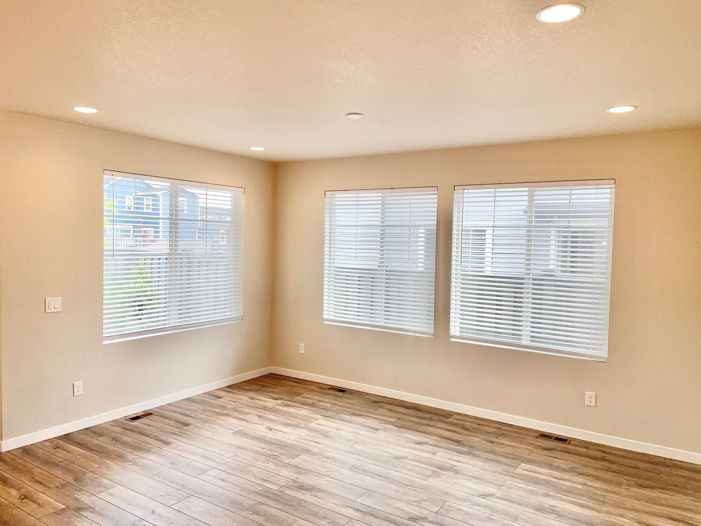 Newer, 3 Bedroom Pathway Home – photo 3