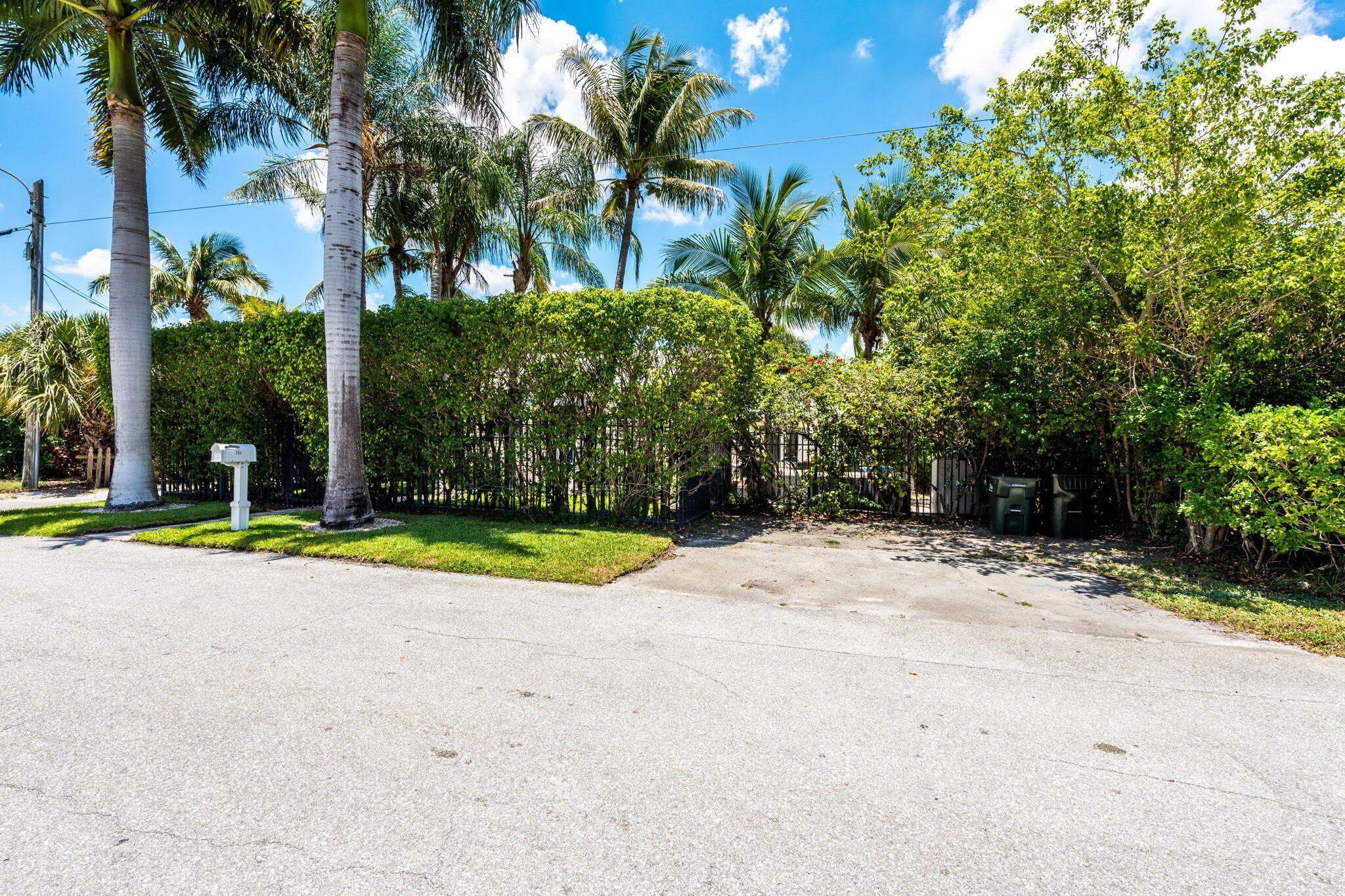 255 Ne 12Th Street – photo 3