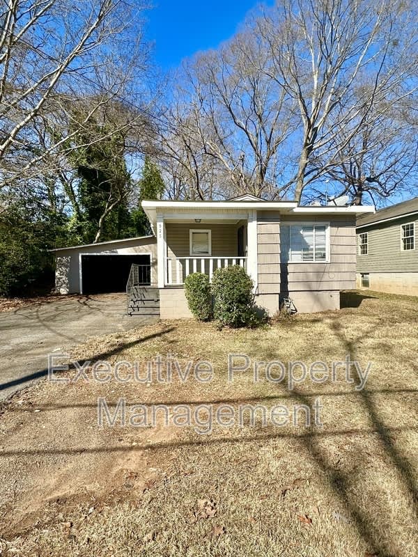 925 Woodward Road – photo 1