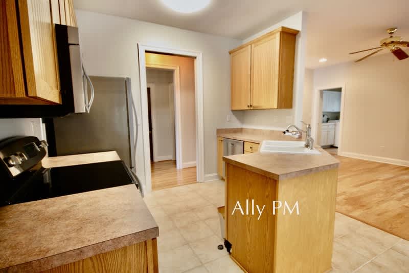 1892 Clay Drive – photo 4
