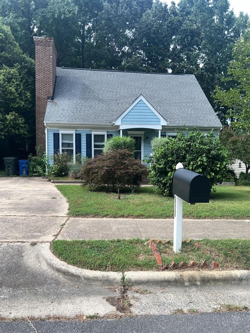Coming Soon 3 Br 2 5Ba Newly Renovated Single Family Home Fenced Yard Community Amenities – photo 1