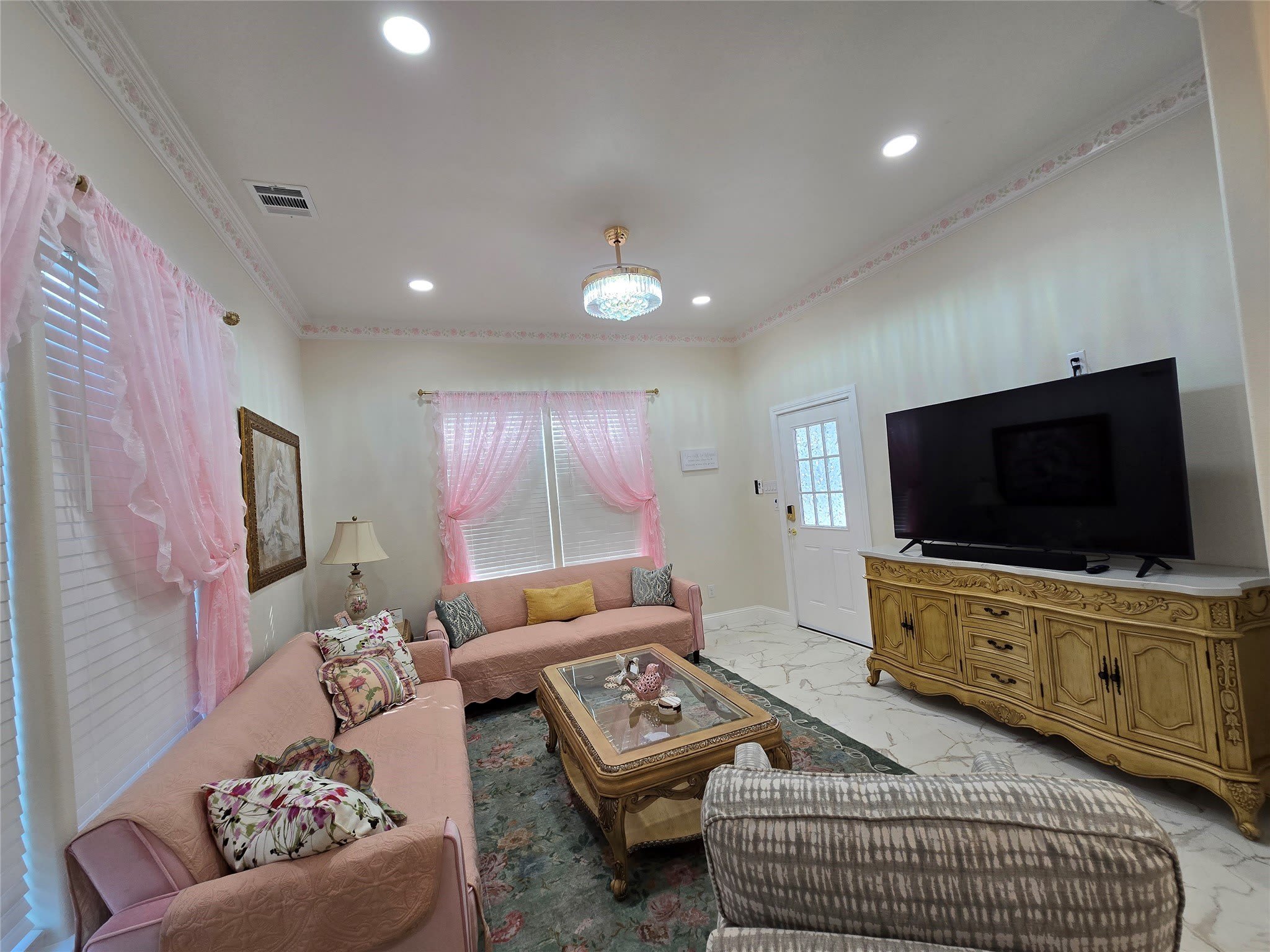 401 E Chestnut Street – photo 2