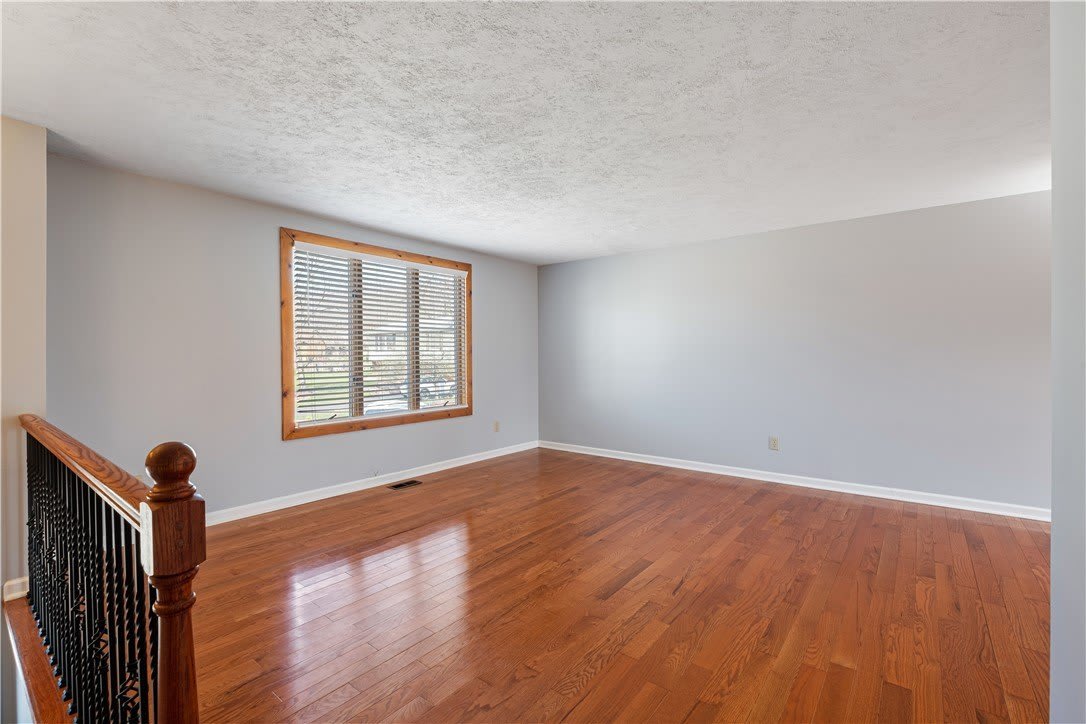 16 Wheatfield Dr – photo 5