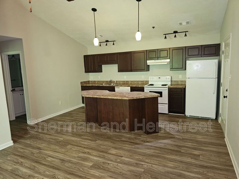 3400 London Court, Apt 203 – photo 3