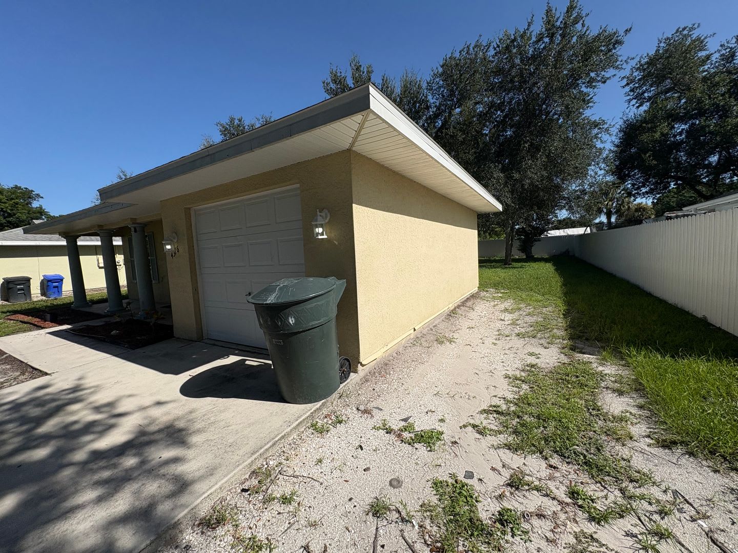 Charming 3-Bedroom, 2-Bath Single-Family Home Available Now! – photo 2
