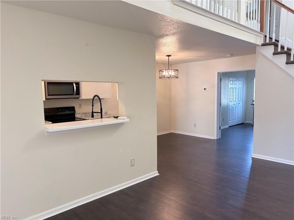 160 Wexford Drive – photo 4