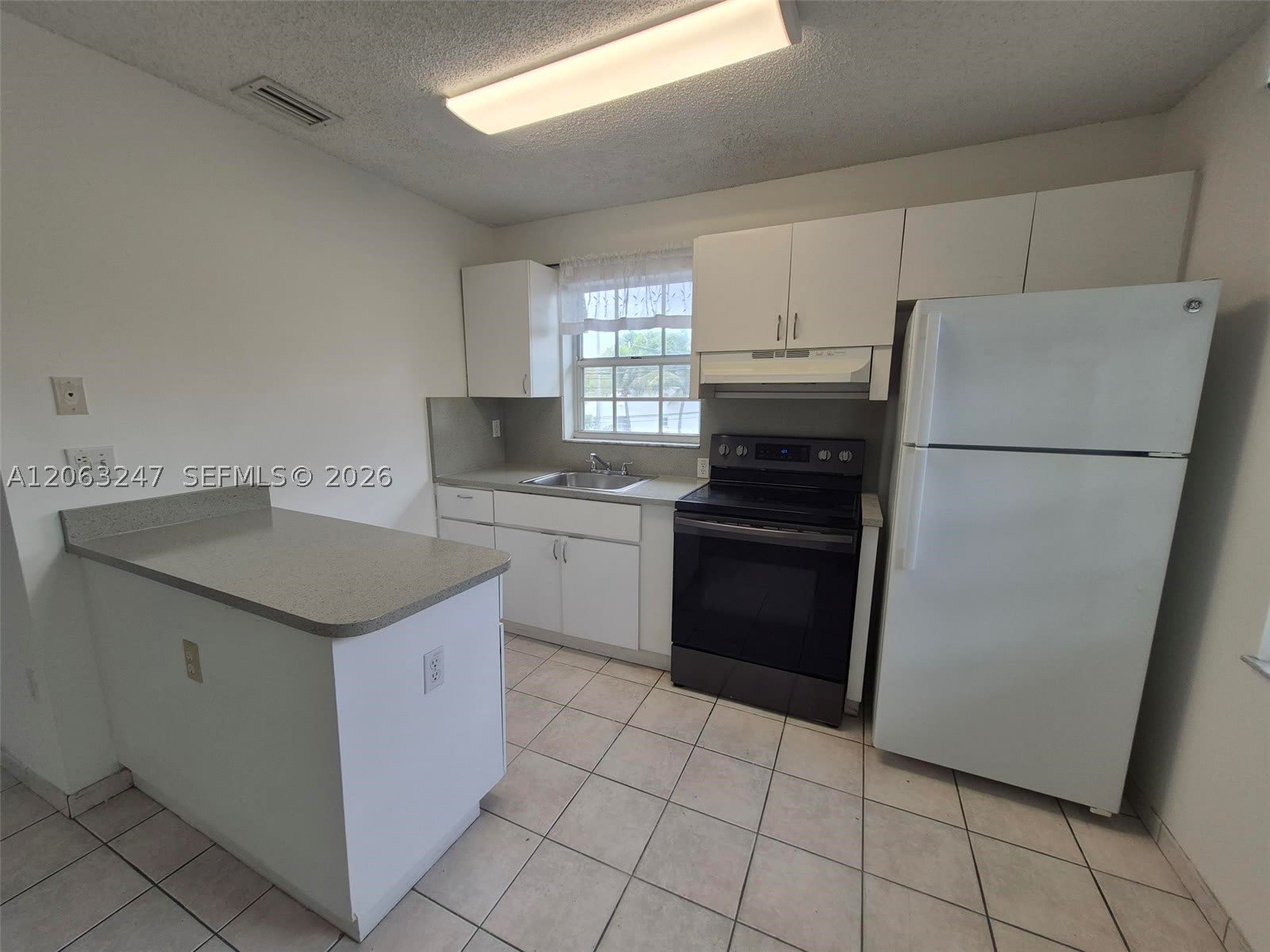 1366 SW 4th St – photo 4