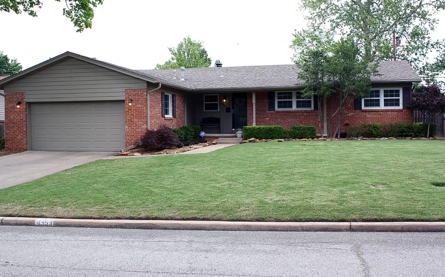 MUST SEE- Updated kitchen/Hardwood floors 3 bed/2bath!! Coming soon! – photo 1