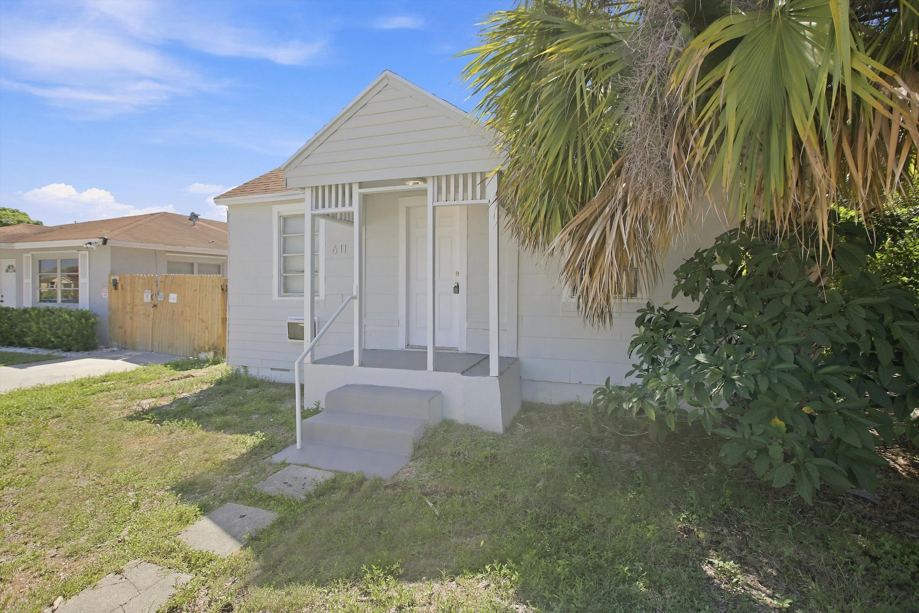 611 N Broadway – photo 2