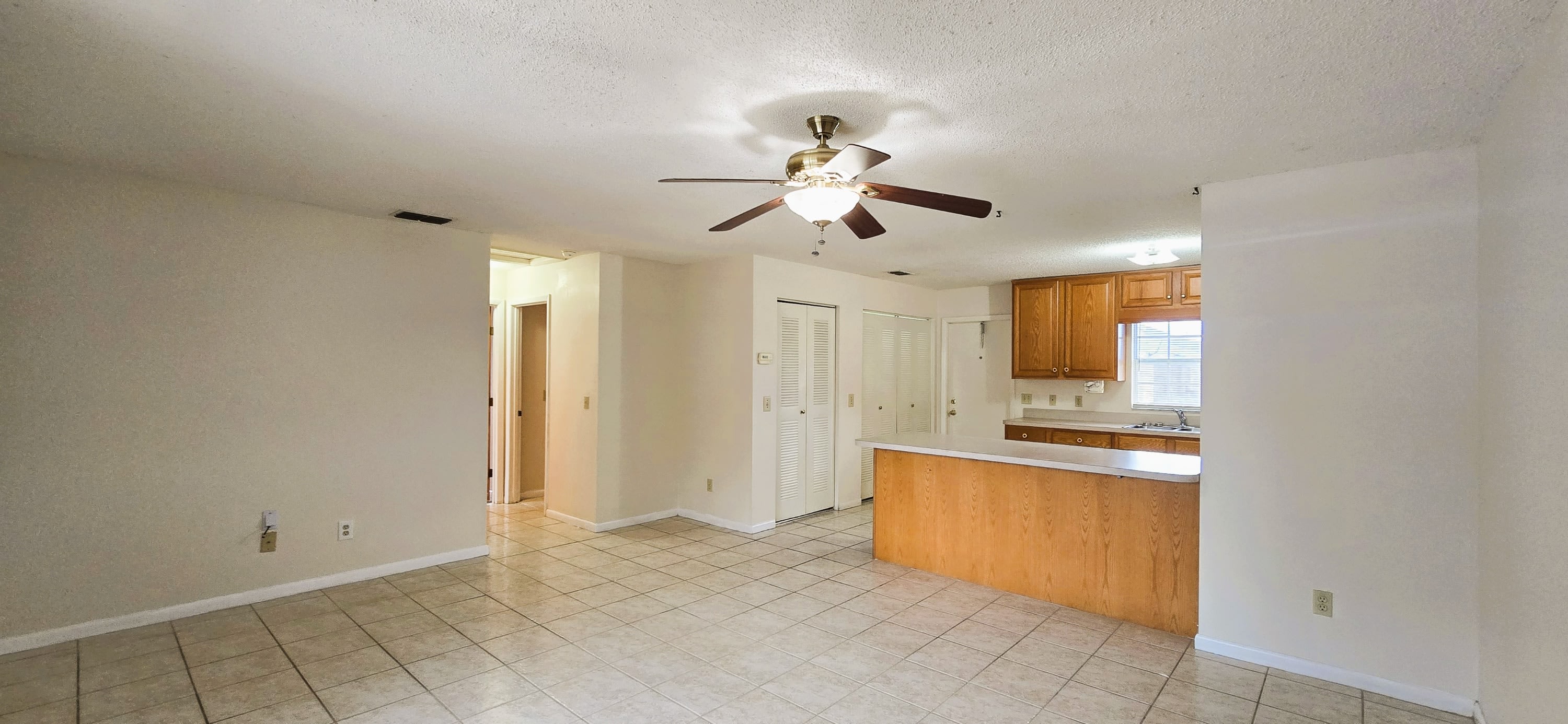 1425 Thousand Roses Drive South – photo 3
