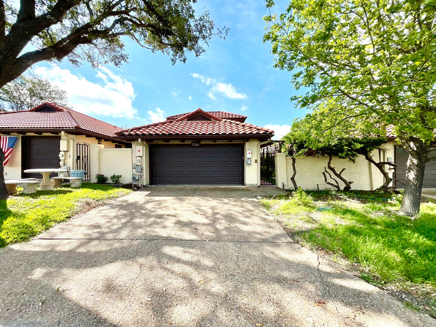 *MOVE IN SPECIAL* 2 Bedroom Garden Style Villa Home In A Prime Location – Near Shopping & Dining! – photo 3