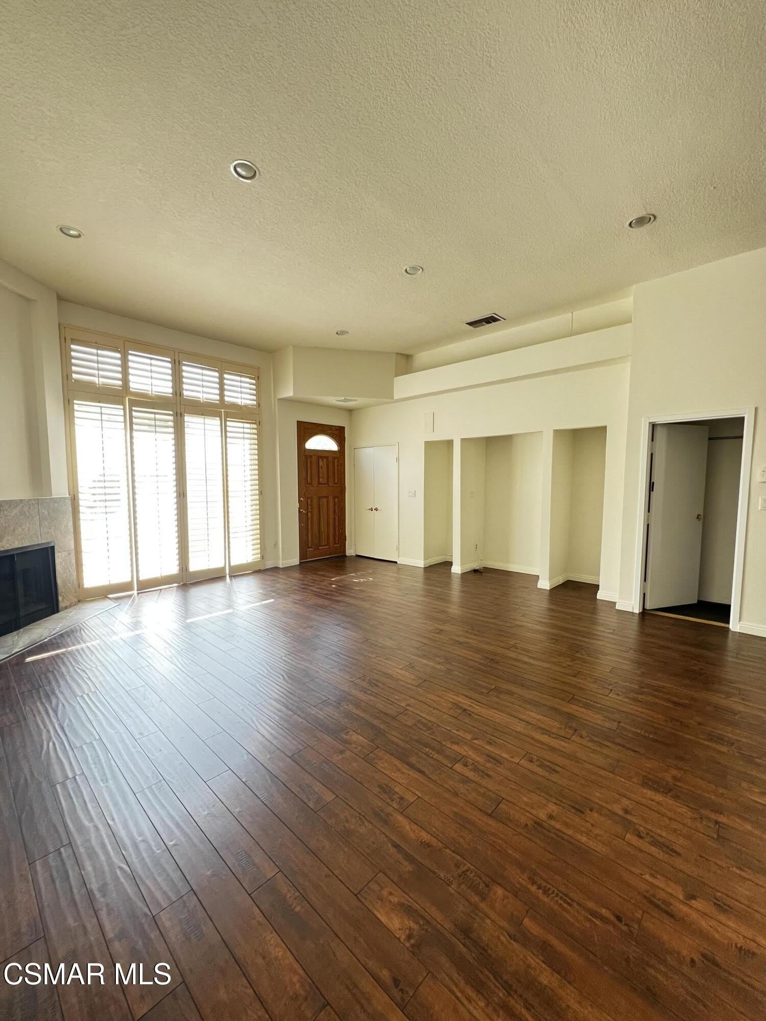 5401 Zelzah Avenue – photo 3