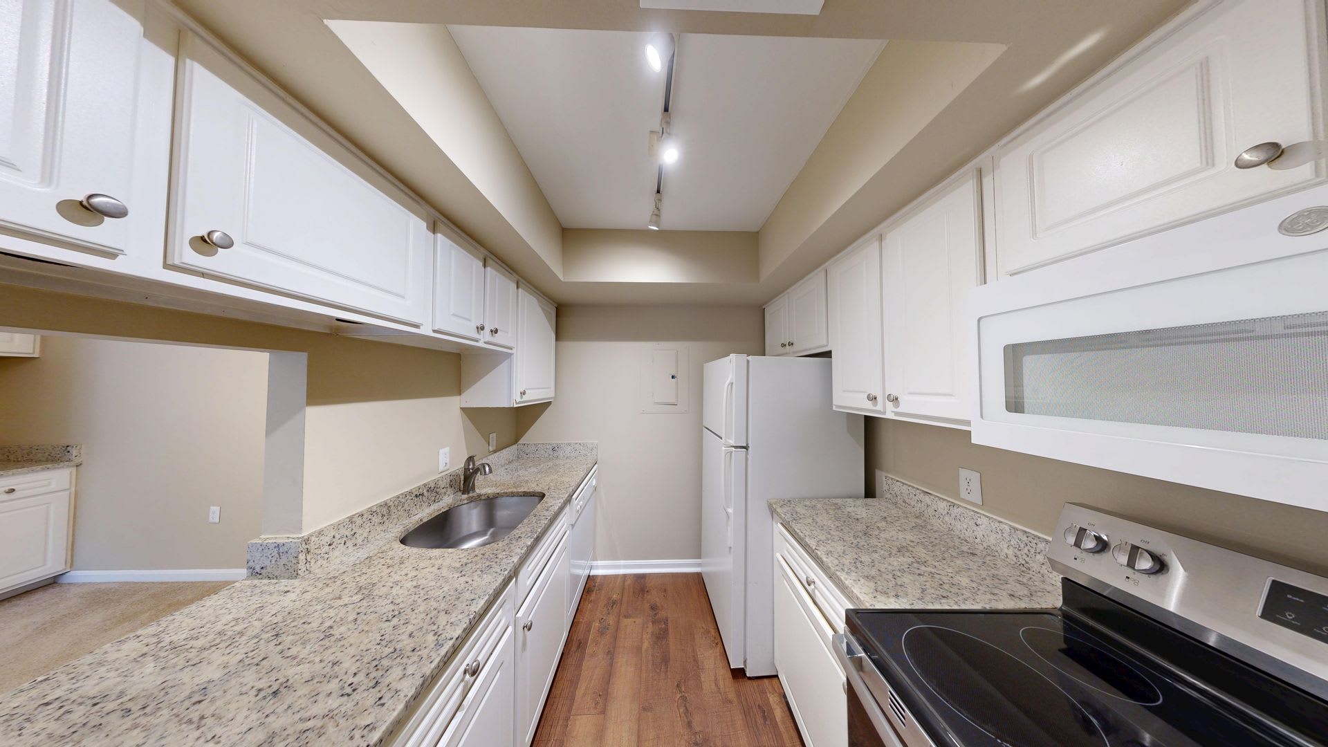 2BD/2BA Condo in Flower Hill – photo 3