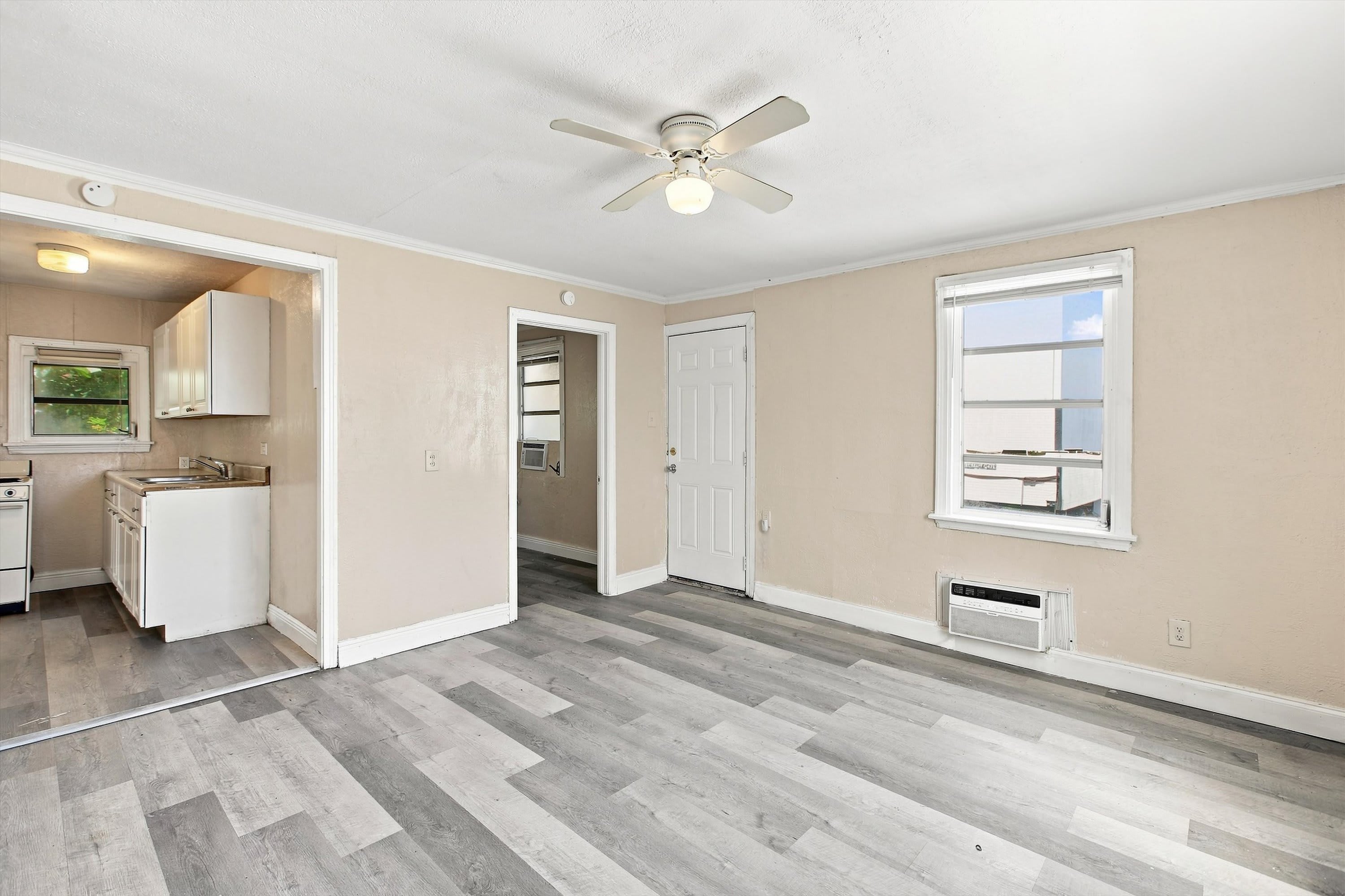 611 N Broadway – photo 4