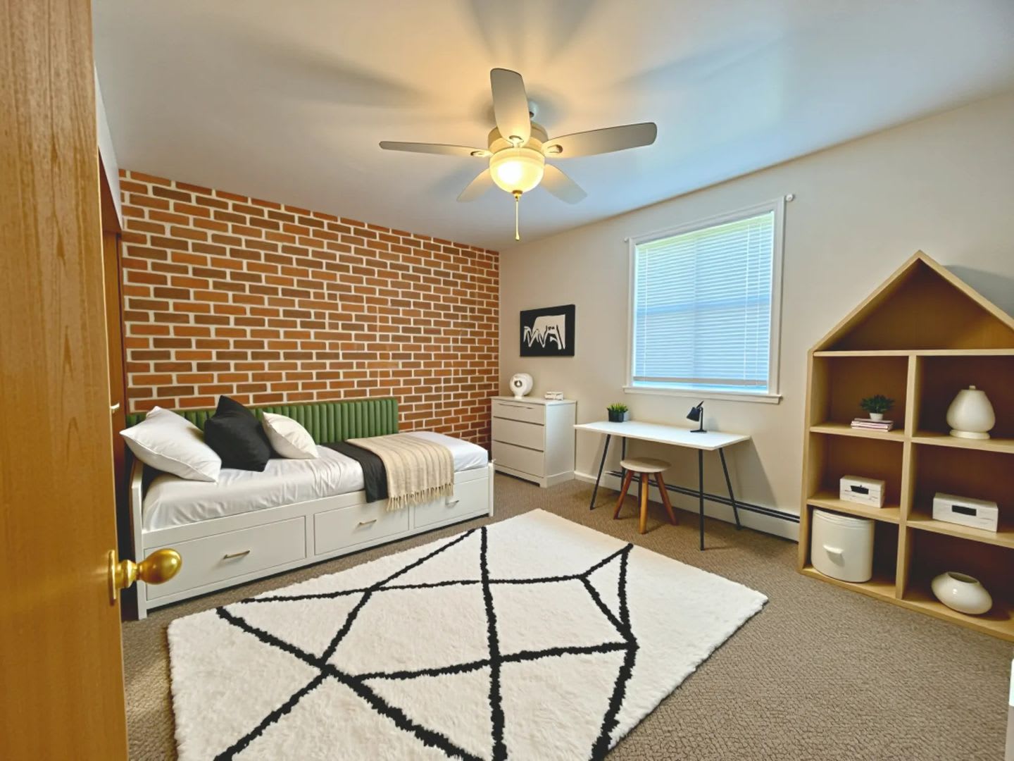 2 Bedroom 1 Bathroom In Mount Joy – photo 4