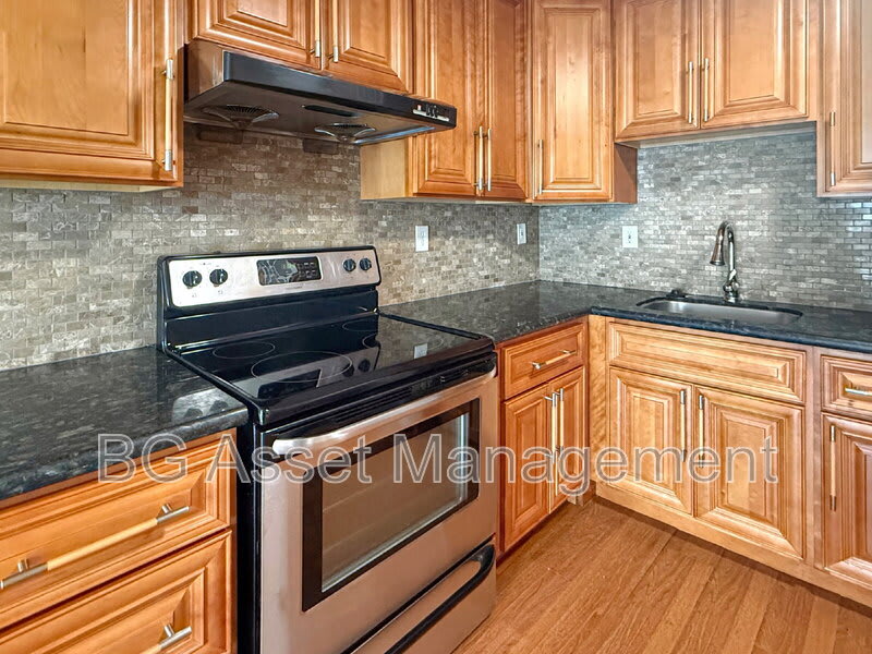 1459 MacArthur Blvd – photo 1