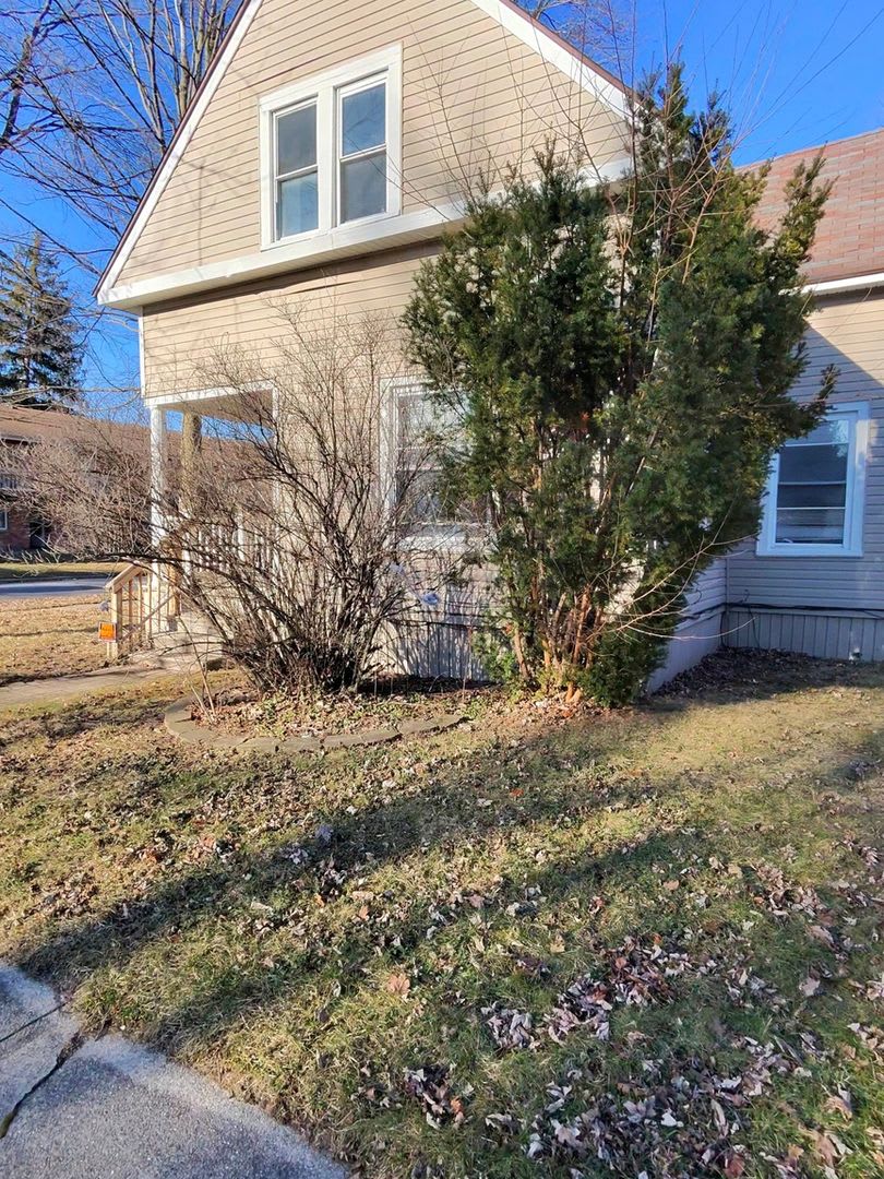 Charming 2BR Duplex in Saginaw – photo 3