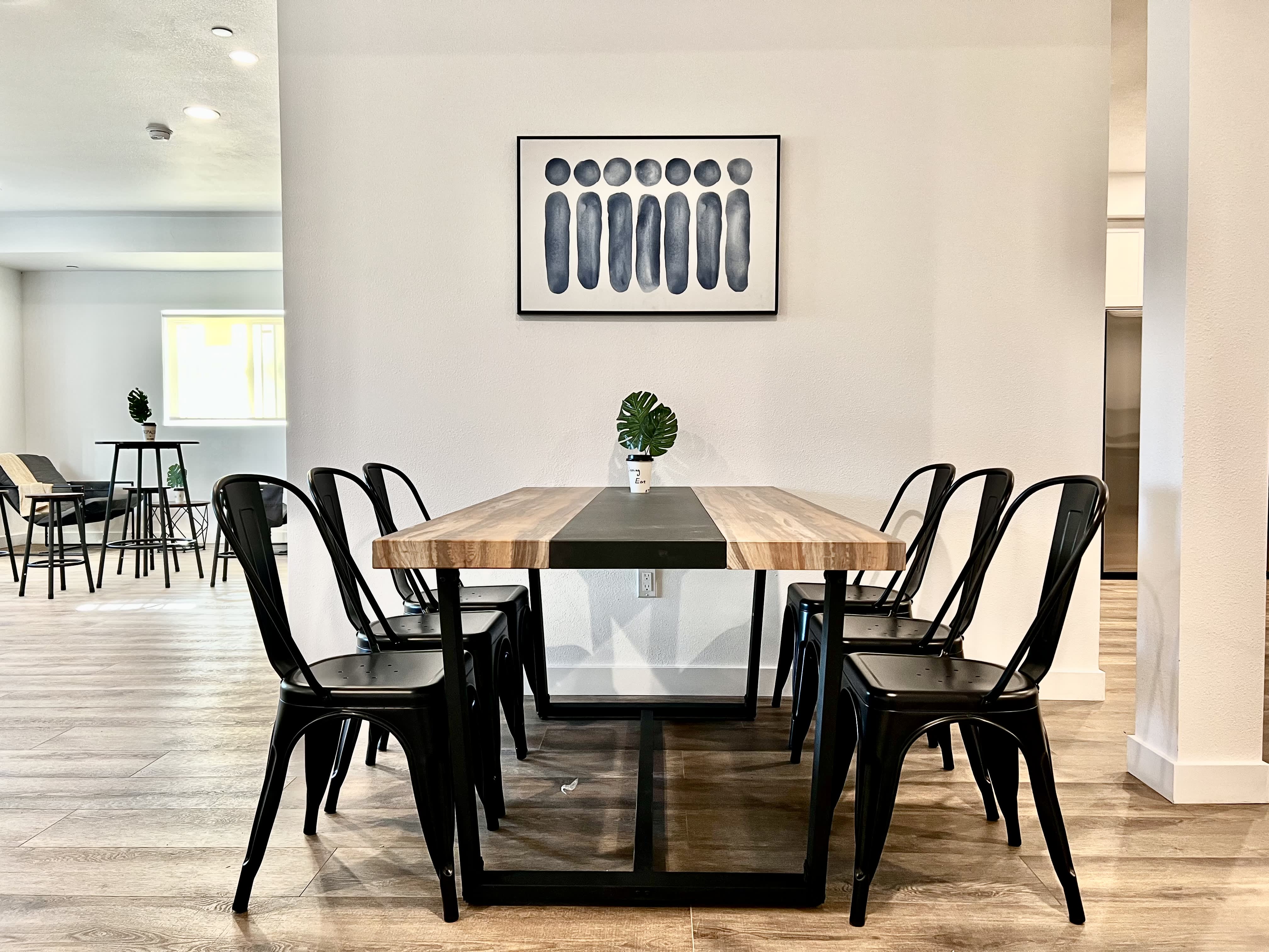 1587 W 35th Street – photo 4