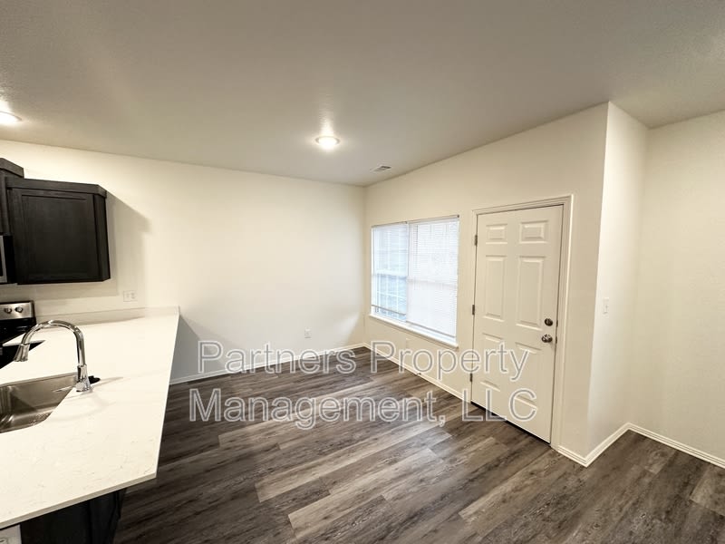 1035 South Benchmark Lane – photo 4