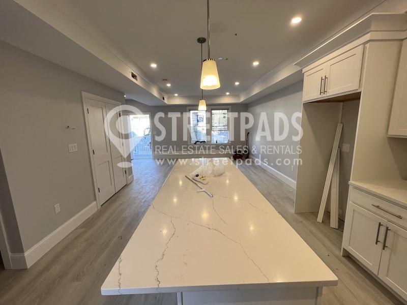2 Oakland St. – photo 1